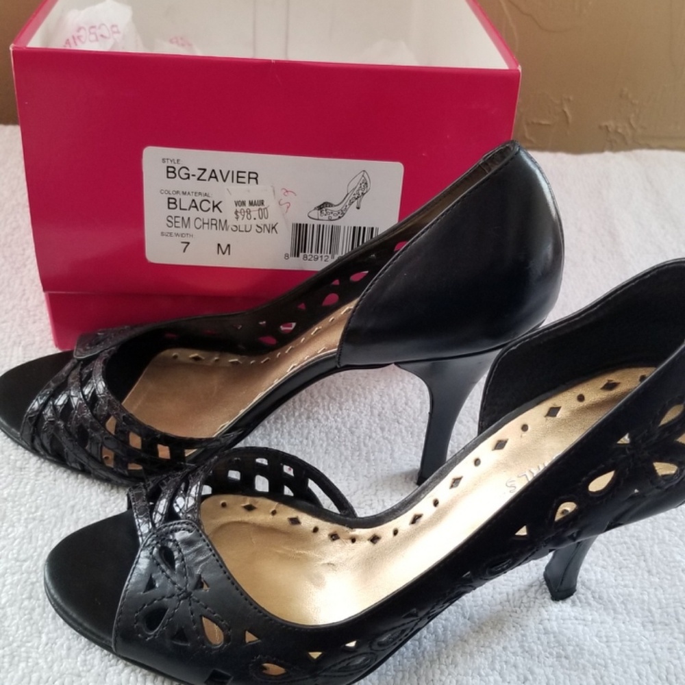 BCBG Zavier size 7 Black Heels